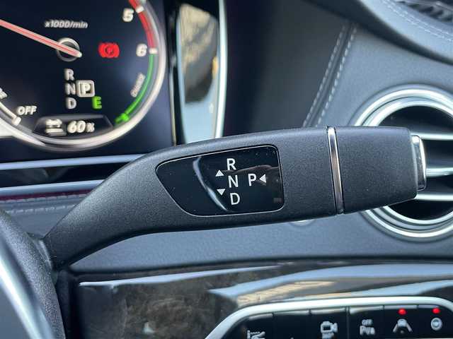 メルセデス・ベンツ Ｓ３００ ハイブリッド AMGライン 福岡県 2016(平28)年 4.1万km 紺 サンルーフ/パヒュームデュヒューザー　/レーダーセーフティパッケージ/アダプティブクルーズコントロール/ブラインドスポットモニター/レーンキープアシスト/アクティブセーフティブレーキ/ヘッドアップディスプレイ/エアーサスペンション/黒革シート/全席シートヒーター/純正HDDナビ/フルセグTV/Bluetooth/全方位カメラ/パワーバックドア/LEDヘッドライト/オートハイビーム/パドルシフト/社外21インチアルミホイール/ETC/取扱説明書/保証書/スペアキー×1