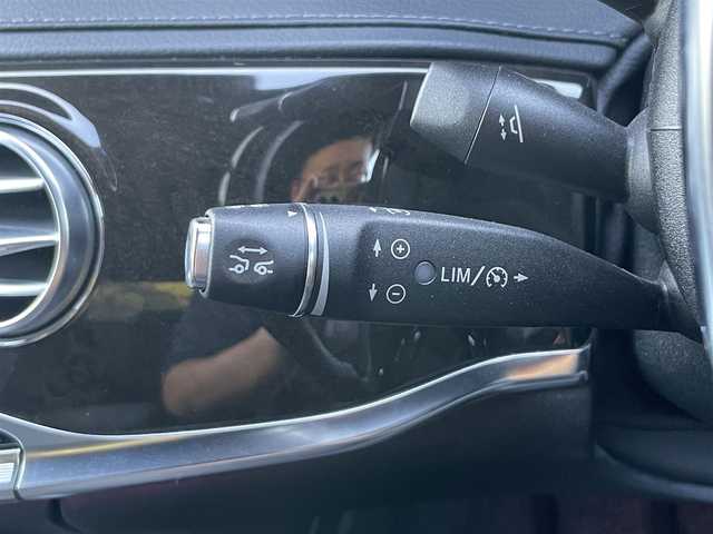 メルセデス・ベンツ Ｓ３００ ハイブリッド AMGライン 福岡県 2016(平28)年 4.1万km 紺 サンルーフ/パヒュームデュヒューザー　/レーダーセーフティパッケージ/アダプティブクルーズコントロール/ブラインドスポットモニター/レーンキープアシスト/アクティブセーフティブレーキ/ヘッドアップディスプレイ/エアーサスペンション/黒革シート/全席シートヒーター/純正HDDナビ/フルセグTV/Bluetooth/全方位カメラ/パワーバックドア/LEDヘッドライト/オートハイビーム/パドルシフト/社外21インチアルミホイール/ETC/取扱説明書/保証書/スペアキー×1