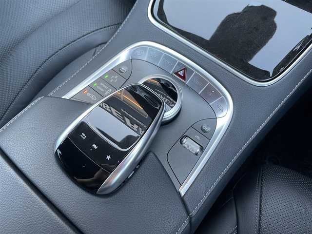 メルセデス・ベンツ Ｓ３００ ハイブリッド AMGライン 福岡県 2016(平28)年 4.1万km 紺 サンルーフ/パヒュームデュヒューザー　/レーダーセーフティパッケージ/アダプティブクルーズコントロール/ブラインドスポットモニター/レーンキープアシスト/アクティブセーフティブレーキ/ヘッドアップディスプレイ/エアーサスペンション/黒革シート/全席シートヒーター/純正HDDナビ/フルセグTV/Bluetooth/全方位カメラ/パワーバックドア/LEDヘッドライト/オートハイビーム/パドルシフト/社外21インチアルミホイール/ETC/取扱説明書/保証書/スペアキー×1