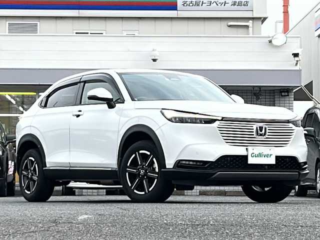 ホンダ ヴェゼル ハイブリッド e:HEV X 愛知県 2022(令4)年 0.6万km プラチナホワイトパール /禁煙車/ワンオーナー/ディーラー整備記録簿R4.5.6//9インチフローティングナビ/フルセグ/BT/USB//CD/DVD/SD/MSV//バックカメラ/前後ドラレコ/ETC//CMBS/ACC/LKAS/RSA//先行車発信告知/誤発進抑制/路外逸脱抑制//ステアリングスイッチ/パドルシフト//純正LEDオートライト/オートハイビーム//純正LEDフォグランプ//電動パーキングブレーキ//電動格納ウインカーミラー//前後クリソナ//ダウンヒルアシストコントロール//W＋サイドエアバック//カーテンエアバック//トノカバー/ドアバイザー/フロアマット//AW付きスタッドレスタイヤ4本積載//新車時保証書//取扱説明書//スペアキー有