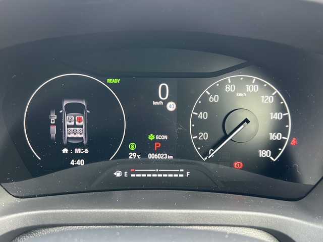 ホンダ ヴェゼル ハイブリッド e:HEV X 愛知県 2022(令4)年 0.6万km プラチナホワイトパール /禁煙車/ワンオーナー/ディーラー整備記録簿R4.5.6//9インチフローティングナビ/フルセグ/BT/USB//CD/DVD/SD/MSV//バックカメラ/前後ドラレコ/ETC//CMBS/ACC/LKAS/RSA//先行車発信告知/誤発進抑制/路外逸脱抑制//ステアリングスイッチ/パドルシフト//純正LEDオートライト/オートハイビーム//純正LEDフォグランプ//電動パーキングブレーキ//電動格納ウインカーミラー//前後クリソナ//ダウンヒルアシストコントロール//W＋サイドエアバック//カーテンエアバック//トノカバー/ドアバイザー/フロアマット//AW付きスタッドレスタイヤ4本積載//新車時保証書//取扱説明書//スペアキー有