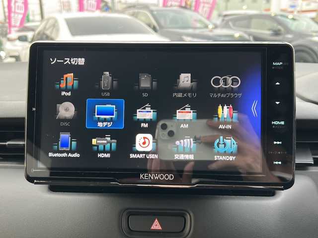 ホンダ ヴェゼル ハイブリッド e:HEV X 愛知県 2022(令4)年 0.6万km プラチナホワイトパール /禁煙車/ワンオーナー/ディーラー整備記録簿R4.5.6//9インチフローティングナビ/フルセグ/BT/USB//CD/DVD/SD/MSV//バックカメラ/前後ドラレコ/ETC//CMBS/ACC/LKAS/RSA//先行車発信告知/誤発進抑制/路外逸脱抑制//ステアリングスイッチ/パドルシフト//純正LEDオートライト/オートハイビーム//純正LEDフォグランプ//電動パーキングブレーキ//電動格納ウインカーミラー//前後クリソナ//ダウンヒルアシストコントロール//W＋サイドエアバック//カーテンエアバック//トノカバー/ドアバイザー/フロアマット//AW付きスタッドレスタイヤ4本積載//新車時保証書//取扱説明書//スペアキー有
