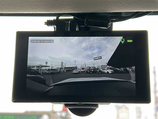 ホンダ ヴェゼル ハイブリッド e:HEV X 愛知県 2022(令4)年 0.6万km プラチナホワイトパール /禁煙車/ワンオーナー/ディーラー整備記録簿R4.5.6//9インチフローティングナビ/フルセグ/BT/USB//CD/DVD/SD/MSV//バックカメラ/前後ドラレコ/ETC//CMBS/ACC/LKAS/RSA//先行車発信告知/誤発進抑制/路外逸脱抑制//ステアリングスイッチ/パドルシフト//純正LEDオートライト/オートハイビーム//純正LEDフォグランプ//電動パーキングブレーキ//電動格納ウインカーミラー//前後クリソナ//ダウンヒルアシストコントロール//W＋サイドエアバック//カーテンエアバック//トノカバー/ドアバイザー/フロアマット//AW付きスタッドレスタイヤ4本積載//新車時保証書//取扱説明書//スペアキー有