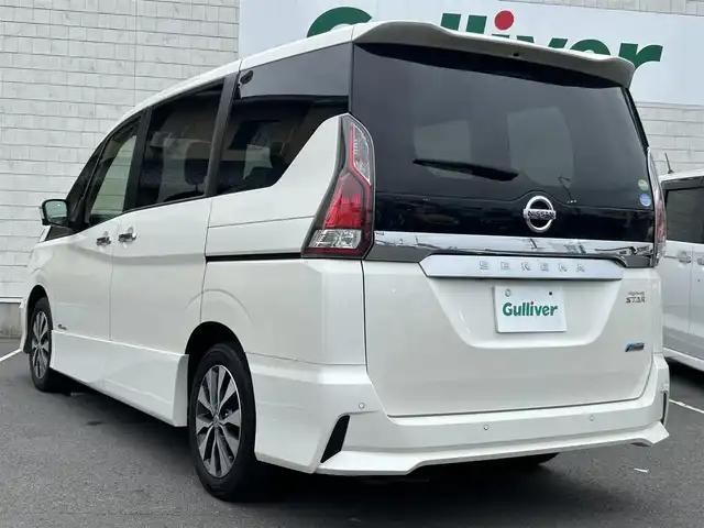 日産 セレナ ハイウェイスター 静岡県 2017(平29)年 6.7万km ブリリアントホワイトパール 純正９型ナビ/（AM/FM/CD/DVD/BT）/フルセグTV/アラウンドビューモニター/バックカメラ /クルーズコントロール/純正フリップダウンモニター/ETC2.0/両側パワースラウドドア/社外ドライブレコーダー/エマージェンシーブレーキ/レーンキープアシスト/横滑り防止装置/スマートキー/プッシュスタート/LEDヘッドライト/純正１６インチアルミホイール/取り扱い説明書/保証書