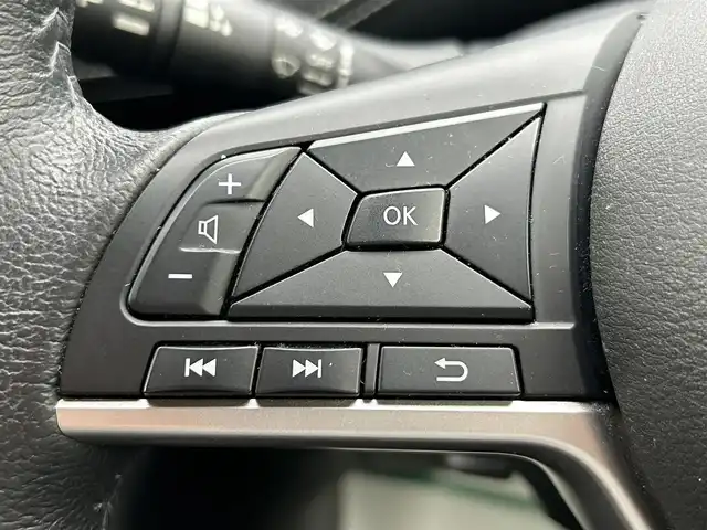 日産 セレナ ハイウェイスター 静岡県 2017(平29)年 6.7万km ブリリアントホワイトパール 純正９型ナビ/（AM/FM/CD/DVD/BT）/フルセグTV/アラウンドビューモニター/バックカメラ /クルーズコントロール/純正フリップダウンモニター/ETC2.0/両側パワースラウドドア/社外ドライブレコーダー/エマージェンシーブレーキ/レーンキープアシスト/横滑り防止装置/スマートキー/プッシュスタート/LEDヘッドライト/純正１６インチアルミホイール/取り扱い説明書/保証書