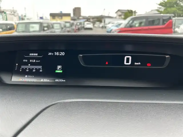 日産 セレナ ハイウェイスター 静岡県 2017(平29)年 6.7万km ブリリアントホワイトパール 純正９型ナビ/（AM/FM/CD/DVD/BT）/フルセグTV/アラウンドビューモニター/バックカメラ /クルーズコントロール/純正フリップダウンモニター/ETC2.0/両側パワースラウドドア/社外ドライブレコーダー/エマージェンシーブレーキ/レーンキープアシスト/横滑り防止装置/スマートキー/プッシュスタート/LEDヘッドライト/純正１６インチアルミホイール/取り扱い説明書/保証書