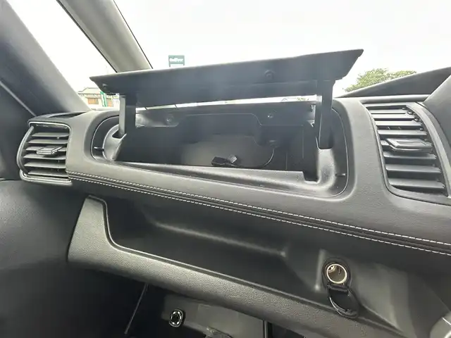 日産 セレナ ハイウェイスター 静岡県 2017(平29)年 6.7万km ブリリアントホワイトパール 純正９型ナビ/（AM/FM/CD/DVD/BT）/フルセグTV/アラウンドビューモニター/バックカメラ /クルーズコントロール/純正フリップダウンモニター/ETC2.0/両側パワースラウドドア/社外ドライブレコーダー/エマージェンシーブレーキ/レーンキープアシスト/横滑り防止装置/スマートキー/プッシュスタート/LEDヘッドライト/純正１６インチアルミホイール/取り扱い説明書/保証書