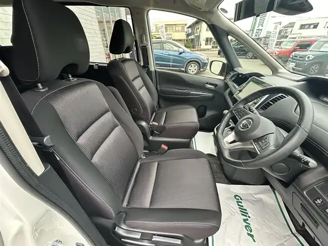 日産 セレナ ハイウェイスター 静岡県 2017(平29)年 6.7万km ブリリアントホワイトパール 純正９型ナビ/（AM/FM/CD/DVD/BT）/フルセグTV/アラウンドビューモニター/バックカメラ /クルーズコントロール/純正フリップダウンモニター/ETC2.0/両側パワースラウドドア/社外ドライブレコーダー/エマージェンシーブレーキ/レーンキープアシスト/横滑り防止装置/スマートキー/プッシュスタート/LEDヘッドライト/純正１６インチアルミホイール/取り扱い説明書/保証書