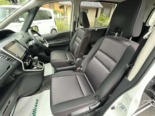 日産 セレナ ハイウェイスター 静岡県 2017(平29)年 6.7万km ブリリアントホワイトパール 純正９型ナビ/（AM/FM/CD/DVD/BT）/フルセグTV/アラウンドビューモニター/バックカメラ /クルーズコントロール/純正フリップダウンモニター/ETC2.0/両側パワースラウドドア/社外ドライブレコーダー/エマージェンシーブレーキ/レーンキープアシスト/横滑り防止装置/スマートキー/プッシュスタート/LEDヘッドライト/純正１６インチアルミホイール/取り扱い説明書/保証書