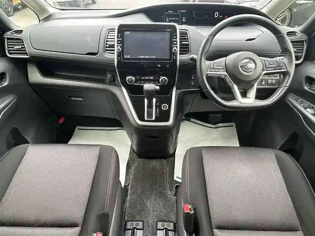 日産 セレナ ハイウェイスター 静岡県 2017(平29)年 6.7万km ブリリアントホワイトパール 純正９型ナビ/（AM/FM/CD/DVD/BT）/フルセグTV/アラウンドビューモニター/バックカメラ /クルーズコントロール/純正フリップダウンモニター/ETC2.0/両側パワースラウドドア/社外ドライブレコーダー/エマージェンシーブレーキ/レーンキープアシスト/横滑り防止装置/スマートキー/プッシュスタート/LEDヘッドライト/純正１６インチアルミホイール/取り扱い説明書/保証書