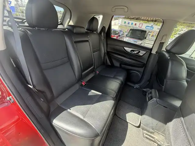 日産 エクストレイル ハイブリッド 20X エマージェンシーブレーキ 兵庫県 2015(平27)年 8.4万km バーニングレッド (株)IDOMが運営する【じしゃロン神戸名谷店】の自社ローン専用車両になりますこちらは現金またはオートローンご利用時の価格です。自社ローンご希望の方は別途その旨お申付け下さい/純正SDナビ/(フルセグTV/CD/DVD/AUX/USB/Bluetooth)/バックカメラ/全方位カメラ/クルーズコントロール/シートヒーター(D＋N席)/横滑り防止装置/ABS/前後コーナーセンサー/オートライト/ETC/前後ドライブレコーダー(ZDR-016)/スマートキー/スペアキー1本/ルーフキャリアー