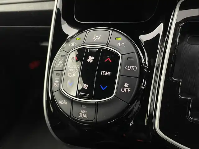 トヨタ ヴォクシー ZS 煌Ⅲ 宮城県 2021(令3)年 5.5万km ブラック アルパイン１１型ナビ　/両側パワースライドドア　/プリクラッシュセーフティ　/レーンディパーチャーアラート　/オートマチックハイビーム　/クリアランスソナー　/クルーズコントロール/ＥＴＣ　/バックカメラ　/ハーフレザー　/ＬＥＤヘッドランプ/後席オートエアコン/充電用USBポート/純正16インチAW/禁煙