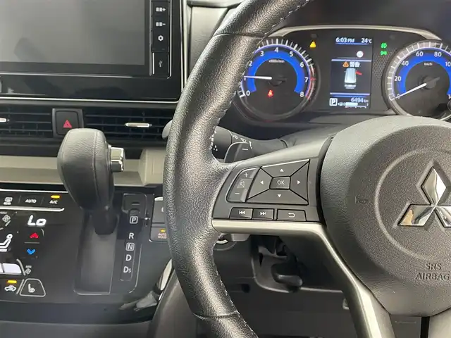 三菱 デリカミニ T プレミアム 滋賀県 2023(令5)年 0.7万km 緑Ⅱ 純正9インチディスプレイオーディオ/【Bluetooth.Applecarplay.HDMI】/全方位カメラ/衝突軽減ブレーキ/マイパイロット/デジタルインナーミラー/両側電動スライドドア/ハーフレザーシート/パドルシフト/前席シートヒーター/ステアリングヒーター/電子パーキング/オートブレーキホールド/オートライト/オートハイビーム/LEDヘッドライト/ETC/ステアリングスイッチ/スマートキー/スペアキー