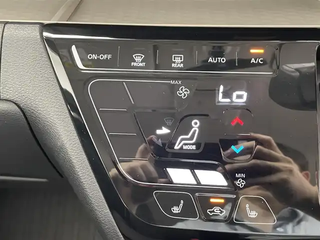 三菱 デリカミニ T プレミアム 滋賀県 2023(令5)年 0.7万km 緑Ⅱ 純正9インチディスプレイオーディオ/【Bluetooth.Applecarplay.HDMI】/全方位カメラ/衝突軽減ブレーキ/マイパイロット/デジタルインナーミラー/両側電動スライドドア/ハーフレザーシート/パドルシフト/前席シートヒーター/ステアリングヒーター/電子パーキング/オートブレーキホールド/オートライト/オートハイビーム/LEDヘッドライト/ETC/ステアリングスイッチ/スマートキー/スペアキー
