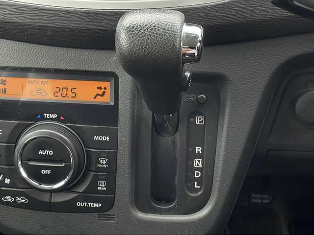 スズキ ワゴンＲ 20周年記念車 山口県 2013(平25)年 8万km アーバンブラウンパールメタリック 社外SDナビ　【AUX-IN】/・ワンセグTV/・DVD再生機能有/アイドリングストップ/衝突被害軽減システム/横滑り防止装置/シートヒーター/スマートキー/プッシュスタート/スペアキー1本/純正フロアマット/純正15インチアルミホイール/ドアバイザー/ウィンカーミラー