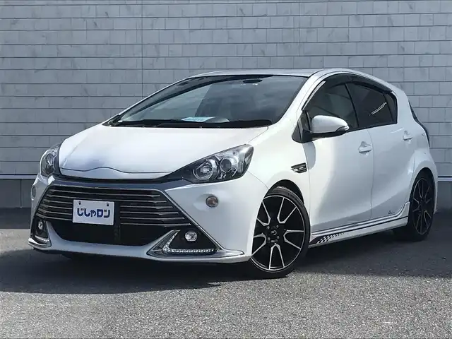 トヨタ アクア G G’s 栃木県 2015(平27)年 8.6万km ライムホワイトパールクリスタルシャイン 株)IDOMが運営する【じしゃロン小山店】の自社ローン専用車両になります。こちらは現金またはオートローンご利用時の価格です。自社ローンご希望の方は別途その旨お申付け下さい//禁煙車/純正カーオーディオ/（CD/AM/FMラジオ）/スマートキー/プッシュスタート/ＥＴＣ/クルーズコントロール/シートヒーター/アイドリングストップ/電動格納ドアミラー/パワーウインドウ/オートライト/防眩ミラー