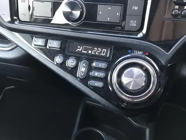 トヨタ アクア G G’s 栃木県 2015(平27)年 8.6万km ライムホワイトパールクリスタルシャイン 株)IDOMが運営する【じしゃロン小山店】の自社ローン専用車両になります。こちらは現金またはオートローンご利用時の価格です。自社ローンご希望の方は別途その旨お申付け下さい//禁煙車/純正カーオーディオ/（CD/AM/FMラジオ）/スマートキー/プッシュスタート/ＥＴＣ/クルーズコントロール/シートヒーター/アイドリングストップ/電動格納ドアミラー/パワーウインドウ/オートライト/防眩ミラー