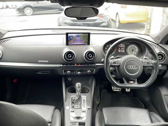 アウディ Ｓ３ セダン 岐阜県 2014(平26)年 8.7万km シルバー 純正ナビ/前席シートヒーター/前席パワーシート/黒革シート/クルーズコントロール/アイドリングストップ/電子パーキング/プッシュスタート/パドルシフト