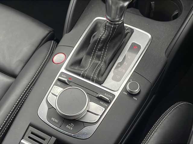 アウディ Ｓ３ セダン 岐阜県 2014(平26)年 8.7万km シルバー 純正ナビ/前席シートヒーター/前席パワーシート/黒革シート/クルーズコントロール/アイドリングストップ/電子パーキング/プッシュスタート/パドルシフト