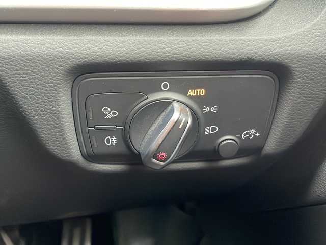 アウディ Ｓ３ セダン 岐阜県 2014(平26)年 8.7万km シルバー 純正ナビ/前席シートヒーター/前席パワーシート/黒革シート/クルーズコントロール/アイドリングストップ/電子パーキング/プッシュスタート/パドルシフト