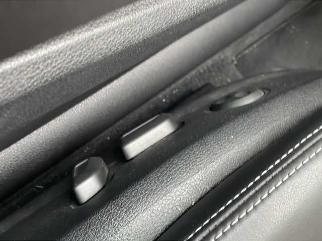 アウディ Ｓ３ セダン 岐阜県 2014(平26)年 8.7万km シルバー 純正ナビ/前席シートヒーター/前席パワーシート/黒革シート/クルーズコントロール/アイドリングストップ/電子パーキング/プッシュスタート/パドルシフト