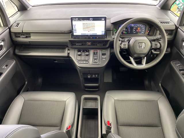 ホンダ ステップワゴン スパーダ eHEV 岐阜県 2025(令7)年 0.1千km プラチナホワイトパール 純正ナビ/(Bluetooth.CD.DVD.フルセグTV)/追従型クルーズコントロール/レーンキープアシスト/横滑り防止/衝突軽減ブレーキ/両側パワースライドドア/パワーバックドア/LEDヘッドライト/オートライト/オートマチックハイビーム/シートヒーター/パドルシフト/バックカメラ/電動格納ミラー/革巻きステアリング