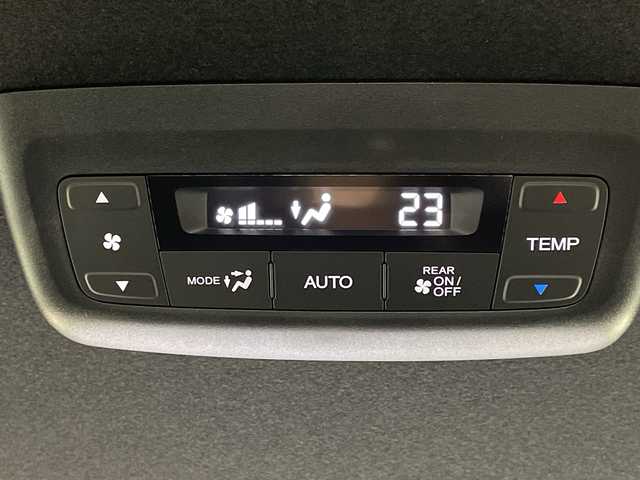 ホンダ ステップワゴン スパーダ eHEV 岐阜県 2025(令7)年 0.1千km プラチナホワイトパール 純正ナビ/(Bluetooth.CD.DVD.フルセグTV)/追従型クルーズコントロール/レーンキープアシスト/横滑り防止/衝突軽減ブレーキ/両側パワースライドドア/パワーバックドア/LEDヘッドライト/オートライト/オートマチックハイビーム/シートヒーター/パドルシフト/バックカメラ/電動格納ミラー/革巻きステアリング