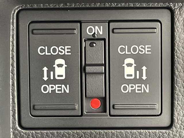 ホンダ ステップワゴン スパーダ eHEV 岐阜県 2025(令7)年 0.1千km プラチナホワイトパール 純正ナビ/(Bluetooth.CD.DVD.フルセグTV)/追従型クルーズコントロール/レーンキープアシスト/横滑り防止/衝突軽減ブレーキ/両側パワースライドドア/パワーバックドア/LEDヘッドライト/オートライト/オートマチックハイビーム/シートヒーター/パドルシフト/バックカメラ/電動格納ミラー/革巻きステアリング