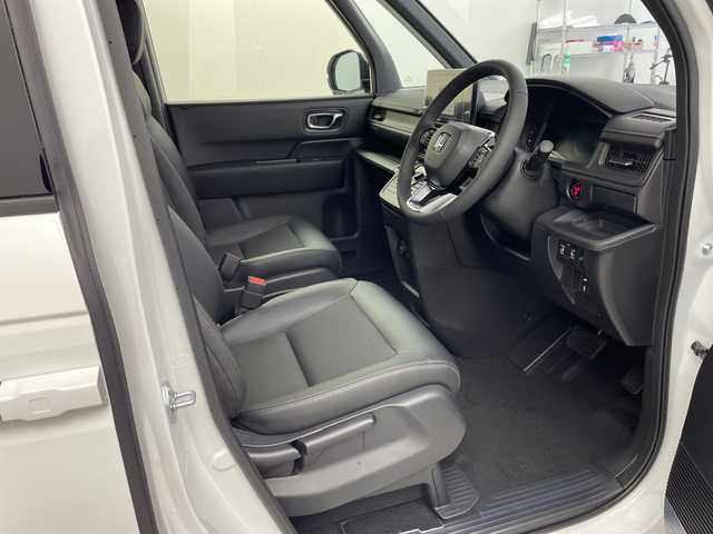 ホンダ ステップワゴン スパーダ eHEV 岐阜県 2025(令7)年 0.1千km プラチナホワイトパール 純正ナビ/(Bluetooth.CD.DVD.フルセグTV)/追従型クルーズコントロール/レーンキープアシスト/横滑り防止/衝突軽減ブレーキ/両側パワースライドドア/パワーバックドア/LEDヘッドライト/オートライト/オートマチックハイビーム/シートヒーター/パドルシフト/バックカメラ/電動格納ミラー/革巻きステアリング