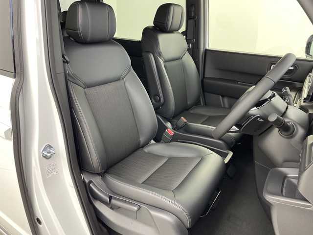 ホンダ ステップワゴン スパーダ eHEV 岐阜県 2025(令7)年 0.1千km プラチナホワイトパール 純正ナビ/(Bluetooth.CD.DVD.フルセグTV)/追従型クルーズコントロール/レーンキープアシスト/横滑り防止/衝突軽減ブレーキ/両側パワースライドドア/パワーバックドア/LEDヘッドライト/オートライト/オートマチックハイビーム/シートヒーター/パドルシフト/バックカメラ/電動格納ミラー/革巻きステアリング