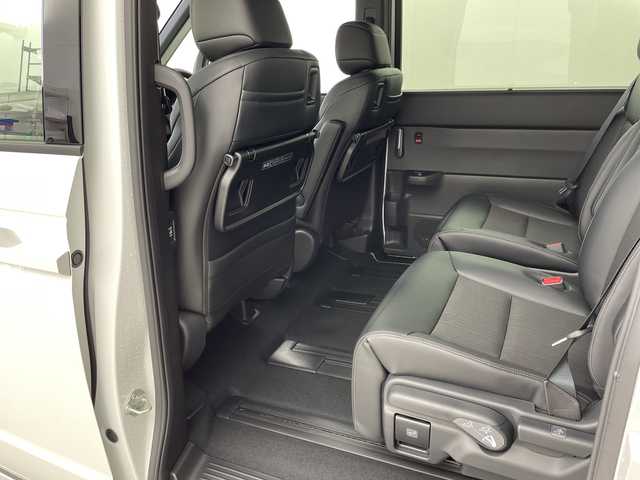 ホンダ ステップワゴン スパーダ eHEV 岐阜県 2025(令7)年 0.1千km プラチナホワイトパール 純正ナビ/(Bluetooth.CD.DVD.フルセグTV)/追従型クルーズコントロール/レーンキープアシスト/横滑り防止/衝突軽減ブレーキ/両側パワースライドドア/パワーバックドア/LEDヘッドライト/オートライト/オートマチックハイビーム/シートヒーター/パドルシフト/バックカメラ/電動格納ミラー/革巻きステアリング