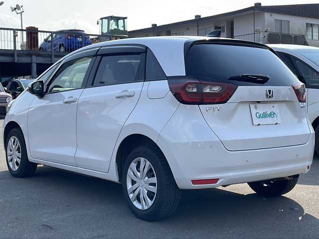 ホンダ フィット e:HEVホーム 道東・釧路十勝 2021(令3)年 2.6万km プラチナホワイトパール 4WD/純正８インチSDナビ　/(フルセグTV/ＤＶＤ再生/Ｂｌｕｅｔｏｏｔｈ接続)　/ＥＴＣ　/バックカメラ　/渋滞追従機能付アダプティブ・クルーズ・コントロール/前後コーナーセンサー　/レーンアシスト　/衝突軽減ブレーキ/横滑り防止装置/アイドリングストップ　/スマートキー/プッシュスタート　/純正ＬＥＤヘッドライト/純正フロアマット