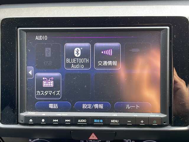 ホンダ フィット e:HEVホーム 道東・釧路十勝 2021(令3)年 2.6万km プラチナホワイトパール 4WD/純正８インチSDナビ　/(フルセグTV/ＤＶＤ再生/Ｂｌｕｅｔｏｏｔｈ接続)　/ＥＴＣ　/バックカメラ　/渋滞追従機能付アダプティブ・クルーズ・コントロール/前後コーナーセンサー　/レーンアシスト　/衝突軽減ブレーキ/横滑り防止装置/アイドリングストップ　/スマートキー/プッシュスタート　/純正ＬＥＤヘッドライト/純正フロアマット