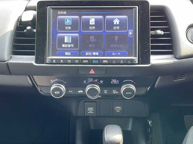 ホンダ フィット e:HEVホーム 道東・釧路十勝 2021(令3)年 2.6万km プラチナホワイトパール 4WD/純正８インチSDナビ　/(フルセグTV/ＤＶＤ再生/Ｂｌｕｅｔｏｏｔｈ接続)　/ＥＴＣ　/バックカメラ　/渋滞追従機能付アダプティブ・クルーズ・コントロール/前後コーナーセンサー　/レーンアシスト　/衝突軽減ブレーキ/横滑り防止装置/アイドリングストップ　/スマートキー/プッシュスタート　/純正ＬＥＤヘッドライト/純正フロアマット