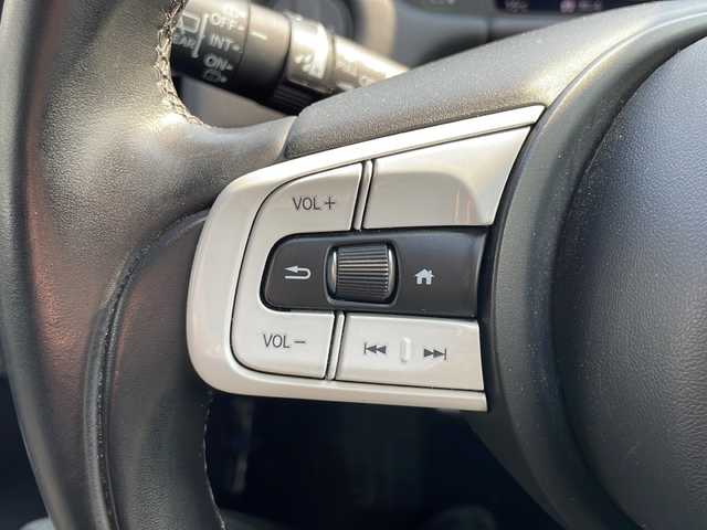 ホンダ フィット e:HEVホーム 道東・釧路十勝 2021(令3)年 2.6万km プラチナホワイトパール 4WD/純正８インチSDナビ　/(フルセグTV/ＤＶＤ再生/Ｂｌｕｅｔｏｏｔｈ接続)　/ＥＴＣ　/バックカメラ　/渋滞追従機能付アダプティブ・クルーズ・コントロール/前後コーナーセンサー　/レーンアシスト　/衝突軽減ブレーキ/横滑り防止装置/アイドリングストップ　/スマートキー/プッシュスタート　/純正ＬＥＤヘッドライト/純正フロアマット