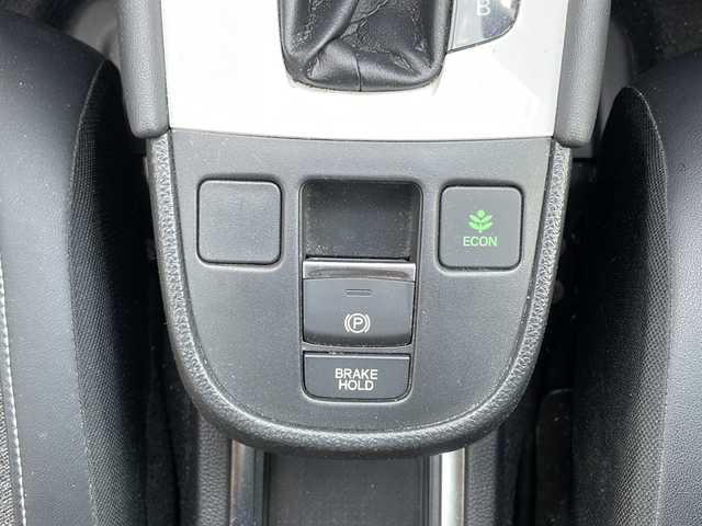 ホンダ フィット e:HEVホーム 道東・釧路十勝 2021(令3)年 2.6万km プラチナホワイトパール 4WD/純正８インチSDナビ　/(フルセグTV/ＤＶＤ再生/Ｂｌｕｅｔｏｏｔｈ接続)　/ＥＴＣ　/バックカメラ　/渋滞追従機能付アダプティブ・クルーズ・コントロール/前後コーナーセンサー　/レーンアシスト　/衝突軽減ブレーキ/横滑り防止装置/アイドリングストップ　/スマートキー/プッシュスタート　/純正ＬＥＤヘッドライト/純正フロアマット