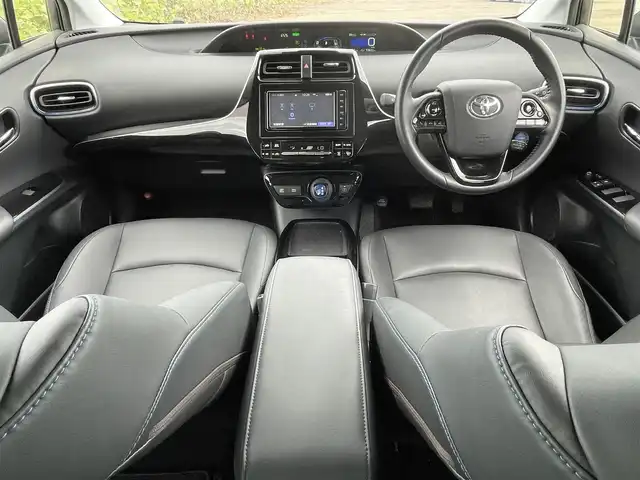 トヨタ プリウス A ツーリングセレクション 新潟県 2020(令2)年 5.4万km グレーメタリック 4WD/純正SDナビ(NSZT-W68T)/CD/DVD/BT/フルセグテレビ/バックカメラ/ETC2.0/ドライブレコーダー/衝突被害軽減ブレーキ/レーンキープアシスト/クルーズコントロール/革シート/シートヒーター /運転席パワーシート/コーナーセンサー/ステアリングスイッチ/スマートキー/プッシュスタート/LEDヘッドライト/オートライト/オートハイビーム/フォグランプ/純正17インチアルミホイール/社外17インチAW冬タイヤ車載