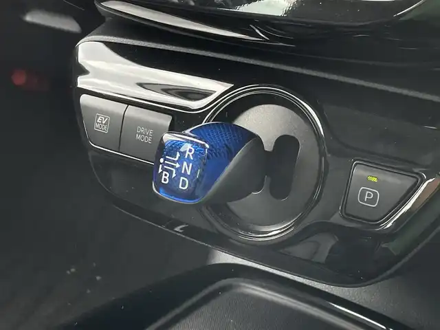 トヨタ プリウス A ツーリングセレクション 新潟県 2020(令2)年 5.4万km グレーメタリック 4WD/純正SDナビ(NSZT-W68T)/CD/DVD/BT/フルセグテレビ/バックカメラ/ETC2.0/ドライブレコーダー/衝突被害軽減ブレーキ/レーンキープアシスト/クルーズコントロール/革シート/シートヒーター /運転席パワーシート/コーナーセンサー/ステアリングスイッチ/スマートキー/プッシュスタート/LEDヘッドライト/オートライト/オートハイビーム/フォグランプ/純正17インチアルミホイール/社外17インチAW冬タイヤ車載