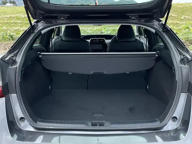 トヨタ プリウス A ツーリングセレクション 新潟県 2020(令2)年 5.4万km グレーメタリック 4WD/純正SDナビ(NSZT-W68T)/CD/DVD/BT/フルセグテレビ/バックカメラ/ETC2.0/ドライブレコーダー/衝突被害軽減ブレーキ/レーンキープアシスト/クルーズコントロール/革シート/シートヒーター /運転席パワーシート/コーナーセンサー/ステアリングスイッチ/スマートキー/プッシュスタート/LEDヘッドライト/オートライト/オートハイビーム/フォグランプ/純正17インチアルミホイール/社外17インチAW冬タイヤ車載