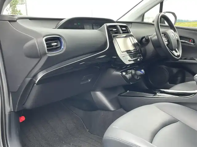 トヨタ プリウス A ツーリングセレクション 新潟県 2020(令2)年 5.4万km グレーメタリック 4WD/純正SDナビ(NSZT-W68T)/CD/DVD/BT/フルセグテレビ/バックカメラ/ETC2.0/ドライブレコーダー/衝突被害軽減ブレーキ/レーンキープアシスト/クルーズコントロール/革シート/シートヒーター /運転席パワーシート/コーナーセンサー/ステアリングスイッチ/スマートキー/プッシュスタート/LEDヘッドライト/オートライト/オートハイビーム/フォグランプ/純正17インチアルミホイール/社外17インチAW冬タイヤ車載