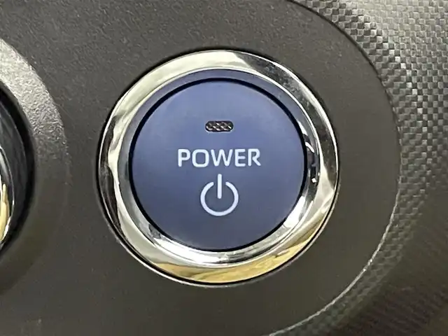 トヨタ ライズ Z 千葉県 2022(令4)年 1.2万km シャイニングホワイトパール 禁煙車/スマートアシスト/・衝突警報機能/・衝突回避支援ブレーキ機能/・標識認識機能/・先行車発進お知らせ機能/・全車速追従機能付ACC/・レーンキープコントロール/・車線逸脱警報機能/・車線逸脱抑制制御機能/・ふらつき警報/・路側逸脱警報/・BSM/・オートハイビーム/社外9インチナビ/CD/DVD/Bluetooth/フルセグ/アラウンドビューモニター/レーダークルーズコントロール/LEDオートライト/シートヒーター/純正17インチアルミホイール/オートエアコン/プッシュスタート/スマートキー