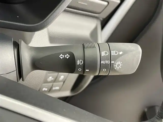 トヨタ ライズ Z 千葉県 2022(令4)年 1.2万km シャイニングホワイトパール 禁煙車/スマートアシスト/・衝突警報機能/・衝突回避支援ブレーキ機能/・標識認識機能/・先行車発進お知らせ機能/・全車速追従機能付ACC/・レーンキープコントロール/・車線逸脱警報機能/・車線逸脱抑制制御機能/・ふらつき警報/・路側逸脱警報/・BSM/・オートハイビーム/社外9インチナビ/CD/DVD/Bluetooth/フルセグ/アラウンドビューモニター/レーダークルーズコントロール/LEDオートライト/シートヒーター/純正17インチアルミホイール/オートエアコン/プッシュスタート/スマートキー