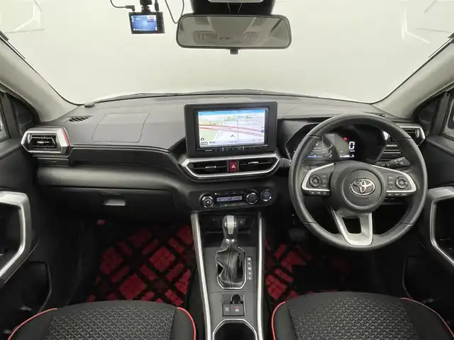 トヨタ ライズ Z 千葉県 2022(令4)年 1.2万km シャイニングホワイトパール 禁煙車/スマートアシスト/・衝突警報機能/・衝突回避支援ブレーキ機能/・標識認識機能/・先行車発進お知らせ機能/・全車速追従機能付ACC/・レーンキープコントロール/・車線逸脱警報機能/・車線逸脱抑制制御機能/・ふらつき警報/・路側逸脱警報/・BSM/・オートハイビーム/社外9インチナビ/CD/DVD/Bluetooth/フルセグ/アラウンドビューモニター/レーダークルーズコントロール/LEDオートライト/シートヒーター/純正17インチアルミホイール/オートエアコン/プッシュスタート/スマートキー