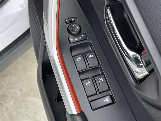 トヨタ ライズ Z 千葉県 2022(令4)年 1.2万km シャイニングホワイトパール 禁煙車/スマートアシスト/・衝突警報機能/・衝突回避支援ブレーキ機能/・標識認識機能/・先行車発進お知らせ機能/・全車速追従機能付ACC/・レーンキープコントロール/・車線逸脱警報機能/・車線逸脱抑制制御機能/・ふらつき警報/・路側逸脱警報/・BSM/・オートハイビーム/社外9インチナビ/CD/DVD/Bluetooth/フルセグ/アラウンドビューモニター/レーダークルーズコントロール/LEDオートライト/シートヒーター/純正17インチアルミホイール/オートエアコン/プッシュスタート/スマートキー