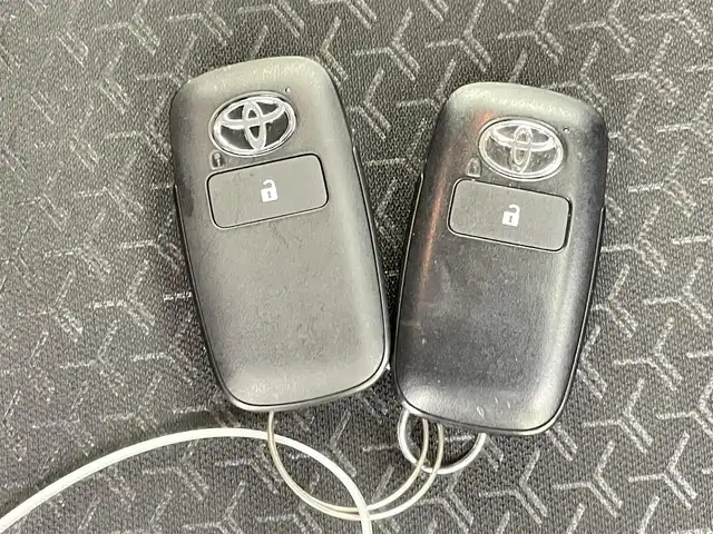 トヨタ ライズ Z 千葉県 2022(令4)年 1.2万km シャイニングホワイトパール 禁煙車/スマートアシスト/・衝突警報機能/・衝突回避支援ブレーキ機能/・標識認識機能/・先行車発進お知らせ機能/・全車速追従機能付ACC/・レーンキープコントロール/・車線逸脱警報機能/・車線逸脱抑制制御機能/・ふらつき警報/・路側逸脱警報/・BSM/・オートハイビーム/社外9インチナビ/CD/DVD/Bluetooth/フルセグ/アラウンドビューモニター/レーダークルーズコントロール/LEDオートライト/シートヒーター/純正17インチアルミホイール/オートエアコン/プッシュスタート/スマートキー