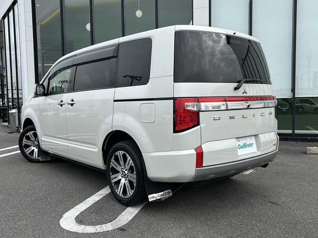 三菱 デリカＤ：５ P 岐阜県 2021(令3)年 3.3万km ウォームホワイトパール 登録時走行距離32590km/純正10.1型ナビ/全方位モニター/フルセグテレビ/後席フリップダウンモニター/シートヒーター/ステアリングヒーター/パワーシート/両側パワースライドドア/オートステップ/パドルシフト/スマートキー/プッシュスタート/USB接続/ETC/Bluetooth接続/クルーズコントロール/社外フロアマット/純正アルミホイール/LEDヘッドライト/オートライト/レーンキープアシスト