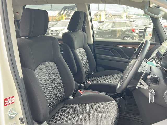 三菱 デリカＤ：５ P 岐阜県 2021(令3)年 3.3万km ウォームホワイトパール 登録時走行距離32590km/純正10.1型ナビ/全方位モニター/フルセグテレビ/後席フリップダウンモニター/シートヒーター/ステアリングヒーター/パワーシート/両側パワースライドドア/オートステップ/パドルシフト/スマートキー/プッシュスタート/USB接続/ETC/Bluetooth接続/クルーズコントロール/社外フロアマット/純正アルミホイール/LEDヘッドライト/オートライト/レーンキープアシスト