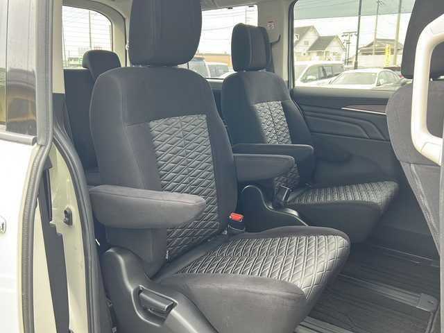 三菱 デリカＤ：５ P 岐阜県 2021(令3)年 3.3万km ウォームホワイトパール 登録時走行距離32590km/純正10.1型ナビ/全方位モニター/フルセグテレビ/後席フリップダウンモニター/シートヒーター/ステアリングヒーター/パワーシート/両側パワースライドドア/オートステップ/パドルシフト/スマートキー/プッシュスタート/USB接続/ETC/Bluetooth接続/クルーズコントロール/社外フロアマット/純正アルミホイール/LEDヘッドライト/オートライト/レーンキープアシスト