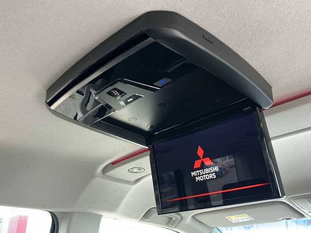 三菱 デリカＤ：５ P 岐阜県 2021(令3)年 3.3万km ウォームホワイトパール 登録時走行距離32590km/純正10.1型ナビ/全方位モニター/フルセグテレビ/後席フリップダウンモニター/シートヒーター/ステアリングヒーター/パワーシート/両側パワースライドドア/オートステップ/パドルシフト/スマートキー/プッシュスタート/USB接続/ETC/Bluetooth接続/クルーズコントロール/社外フロアマット/純正アルミホイール/LEDヘッドライト/オートライト/レーンキープアシスト