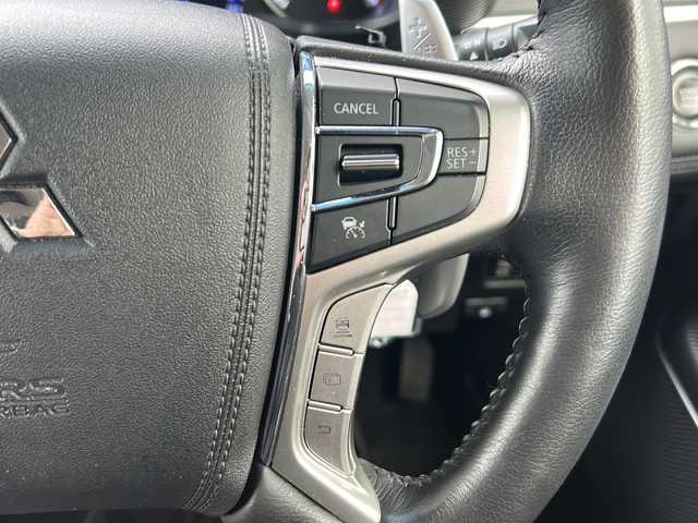 三菱 デリカＤ：５ P 岐阜県 2021(令3)年 3.3万km ウォームホワイトパール 登録時走行距離32590km/純正10.1型ナビ/全方位モニター/フルセグテレビ/後席フリップダウンモニター/シートヒーター/ステアリングヒーター/パワーシート/両側パワースライドドア/オートステップ/パドルシフト/スマートキー/プッシュスタート/USB接続/ETC/Bluetooth接続/クルーズコントロール/社外フロアマット/純正アルミホイール/LEDヘッドライト/オートライト/レーンキープアシスト